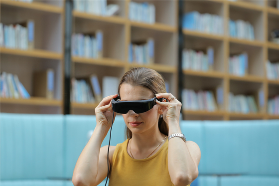 Las gafas inteligentes VR de 200 pulgadas FOV 43 grados 1800 Nits pantalla montada en la cabeza